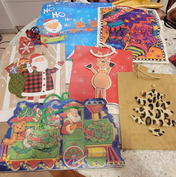 77 Gift Bags for All Occasions - Picture 1 of 10